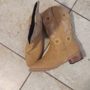 Sunflower boots new never worn